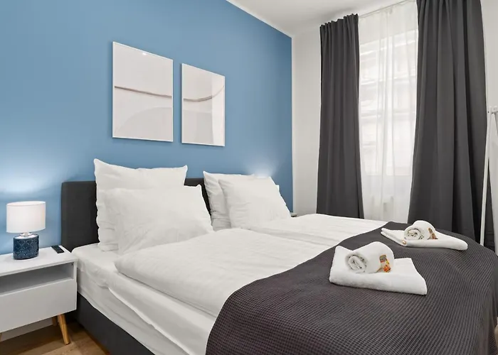 Shiny Homes - Elegant City Apartments