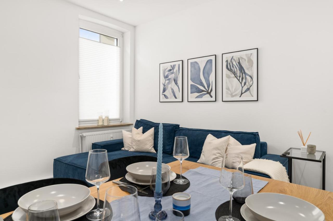 Shiny Homes - Elegant *