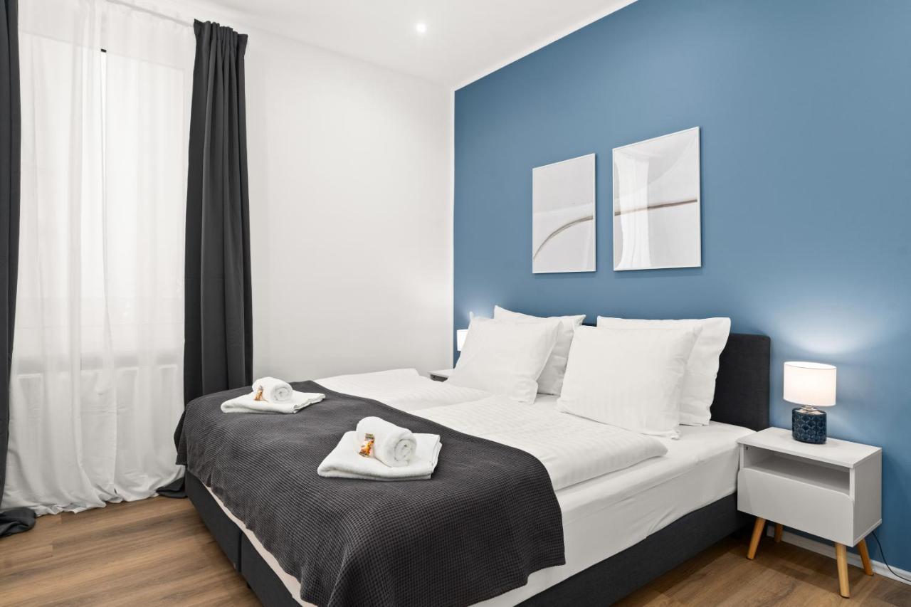 Shiny Homes - Elegant